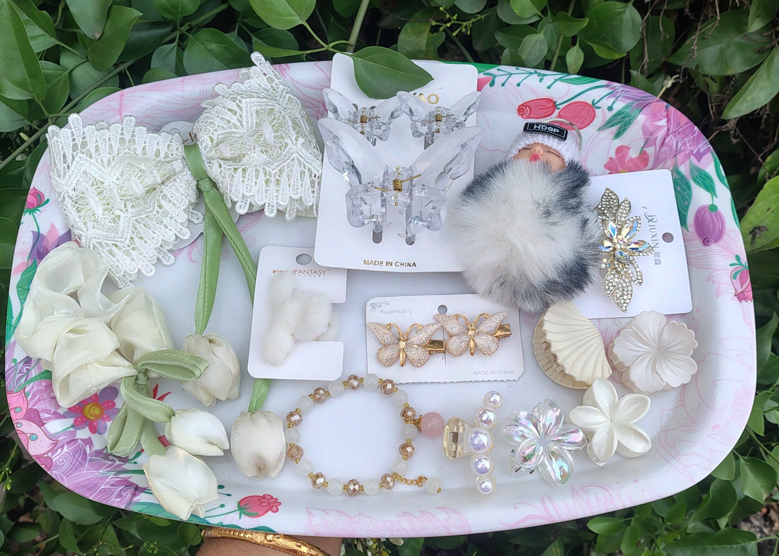 Elegant White Hair Accessories Gift Box for Women & Girls