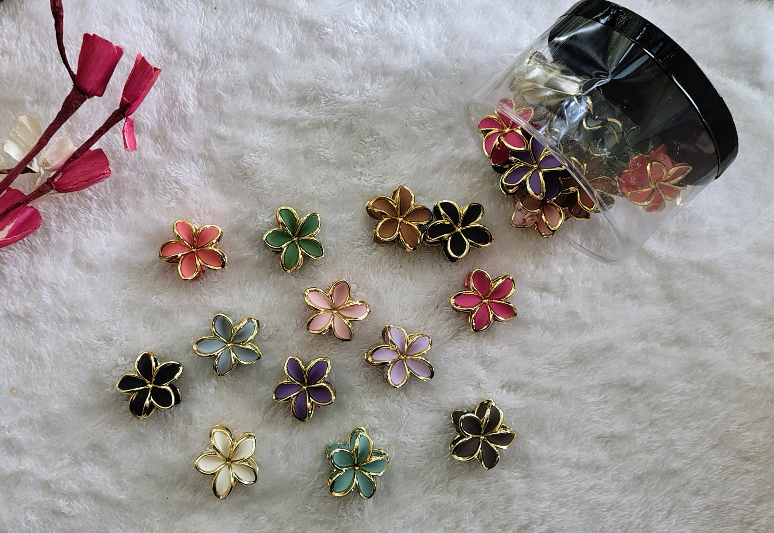 Floral Mini Hair Claw Clips – Gold Finish Flower Design