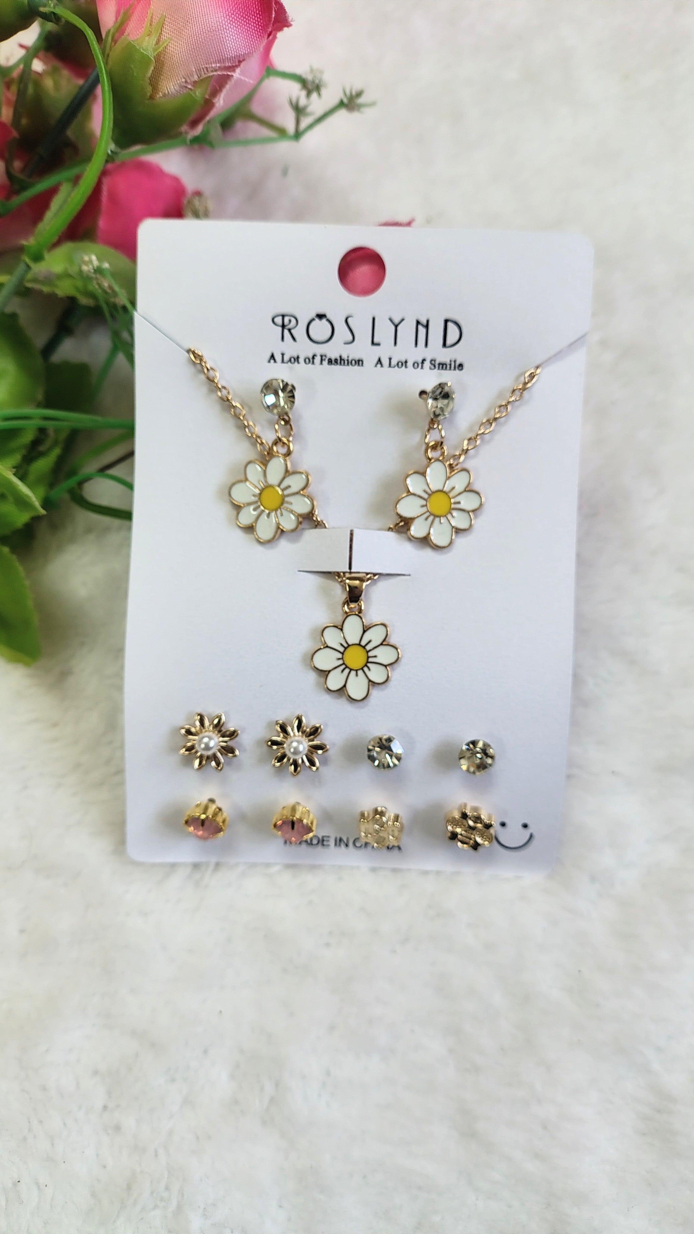 Cute Daisy Flower Pendant Necklace & Earrings Combo Set (5 Pairs + Chain)