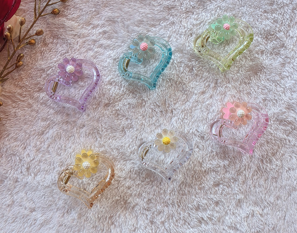 Heart stone transparent hair claw

clip