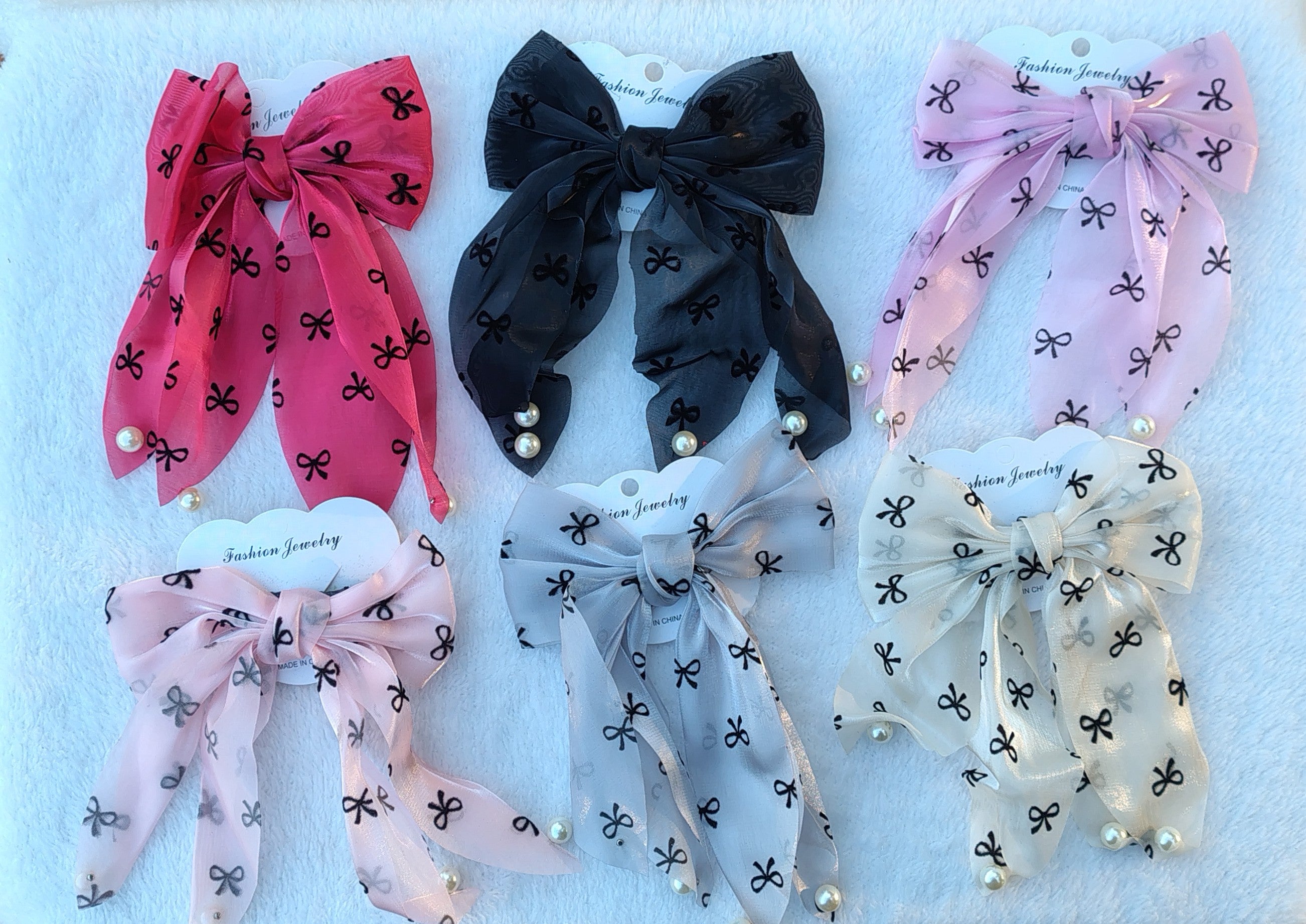 Elegant Bow Hair Clip with Pearl Detailing – Trendy Girls Hair Accessory