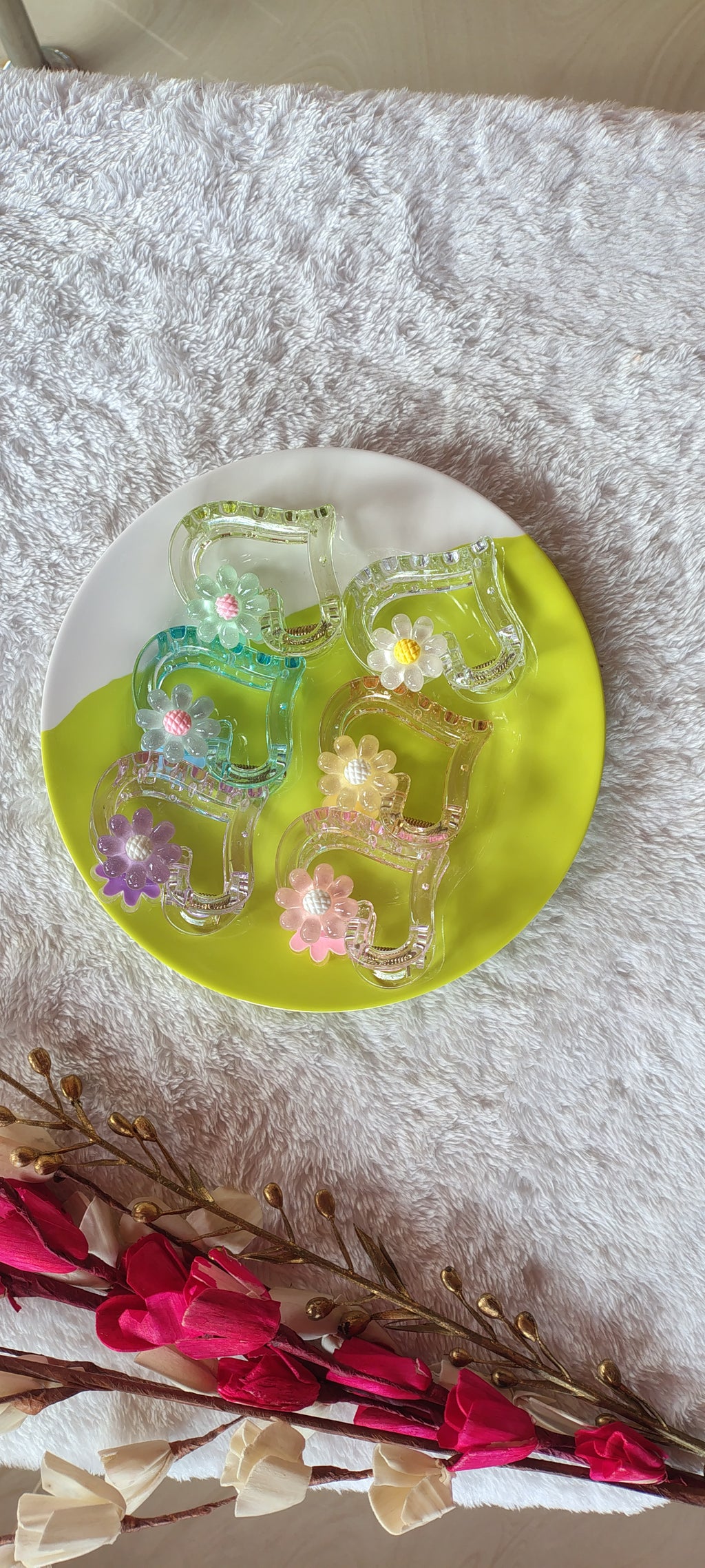 Heart stone transparent hair claw

clip