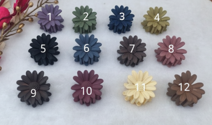 Matte Daisy Flower Hair Claw Clips