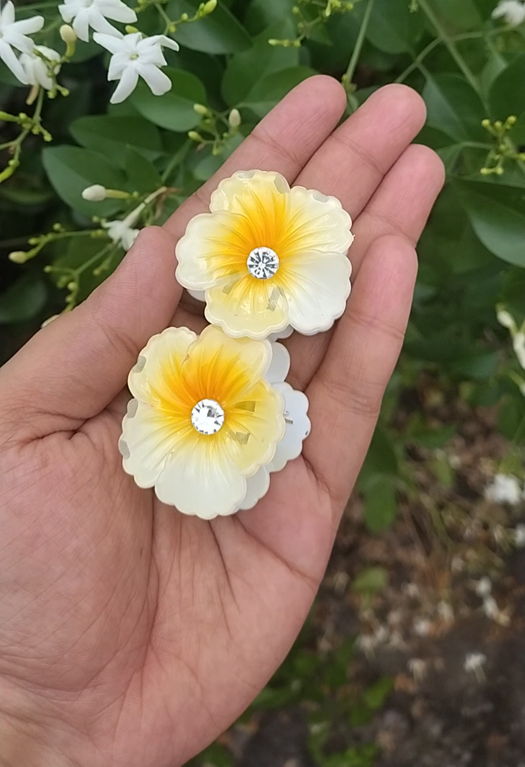 Premium Flower Claw with Center stone