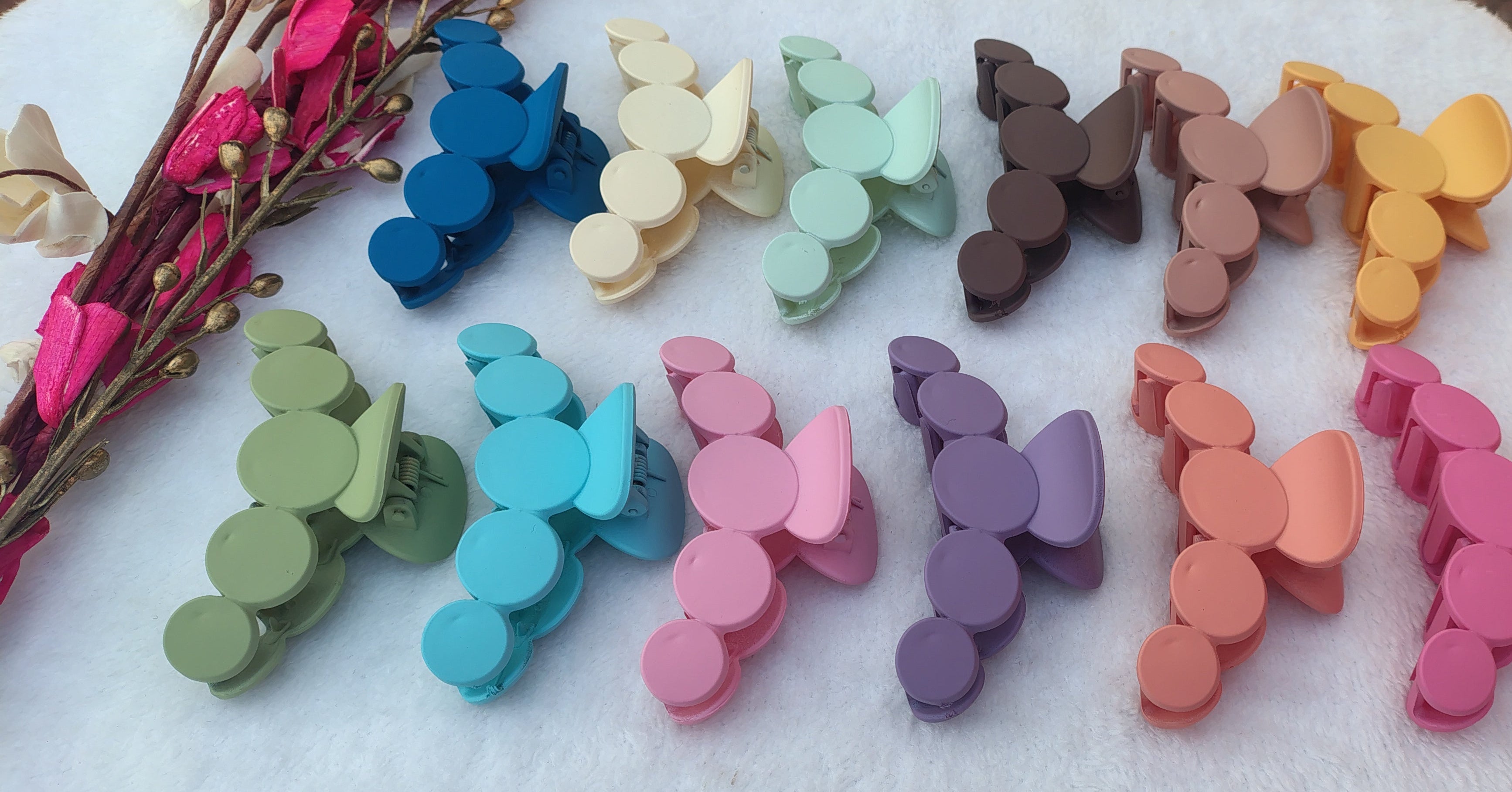 Matte Bubble Hair Claw Clip – Trendy Everyday Hair Accessory