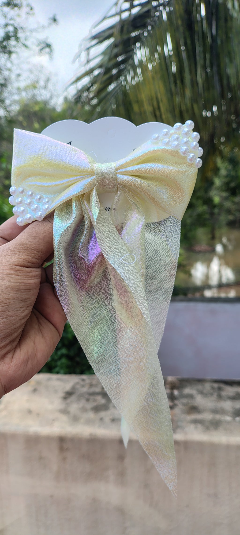 Premium shimmer long-tail with pearl